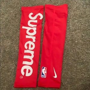 Nike x Supreme shooter sleeve red